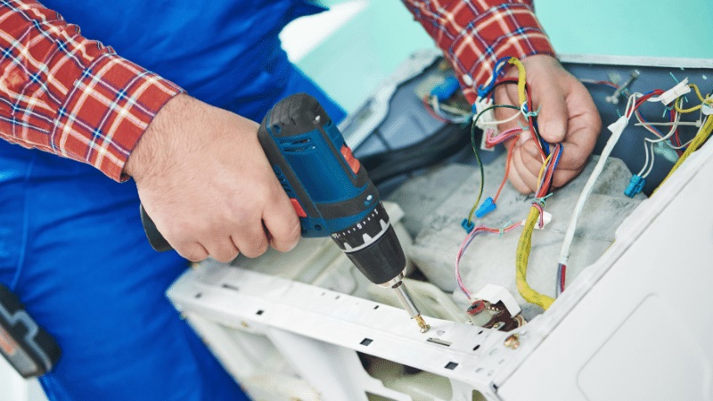 Karşıyaka Daikin Daikin çamaşır makinesi kart tamiri – Su almama arızası orijinal parça ile giderildi. - Teknik servis örneği
